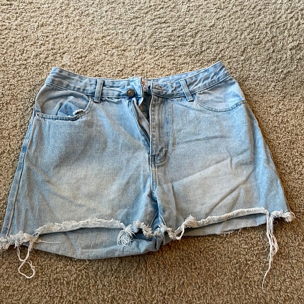Princess Polly Light washed Denim shorts